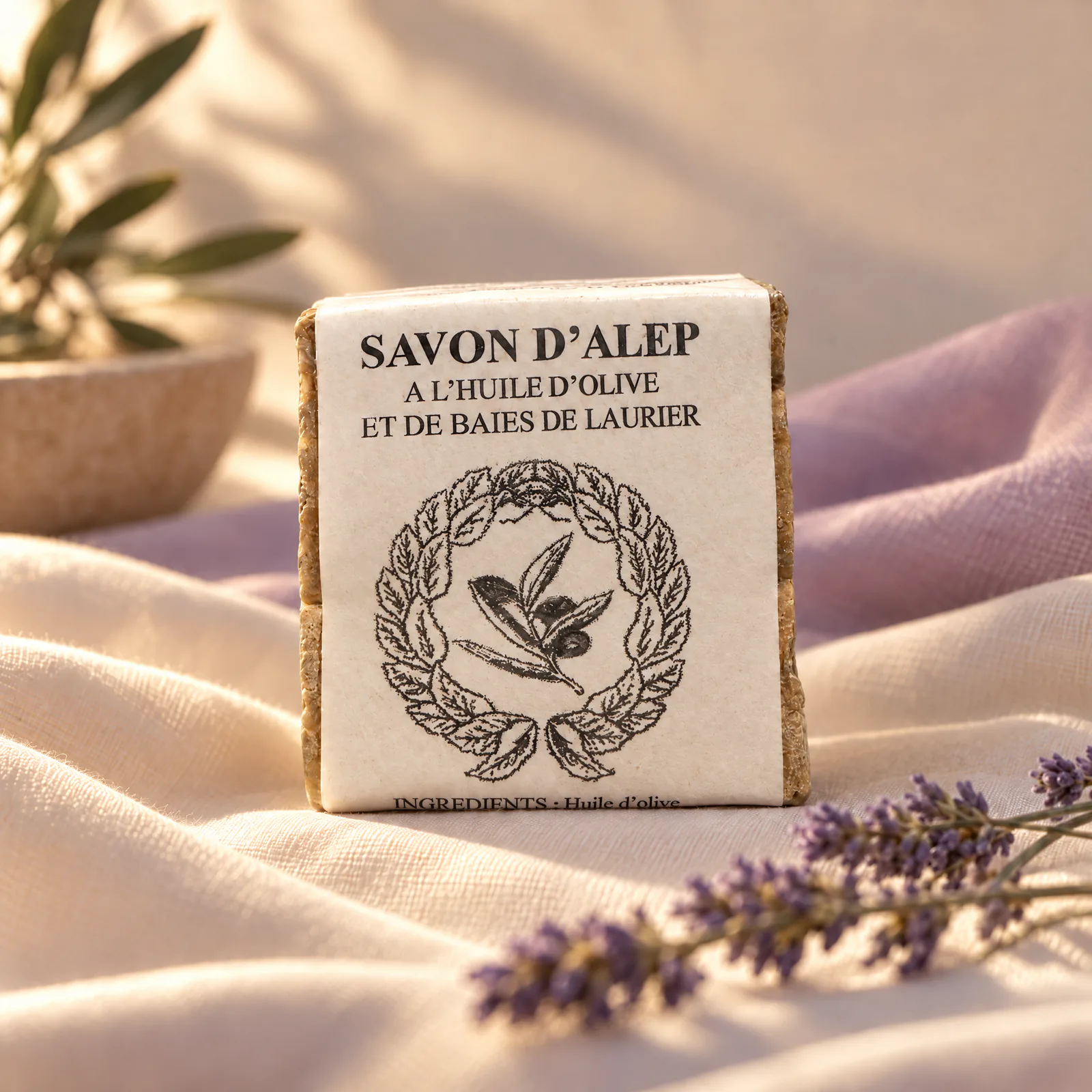 Savon d’Alep emballé dans son papier imprimé d’une couronne de laurier