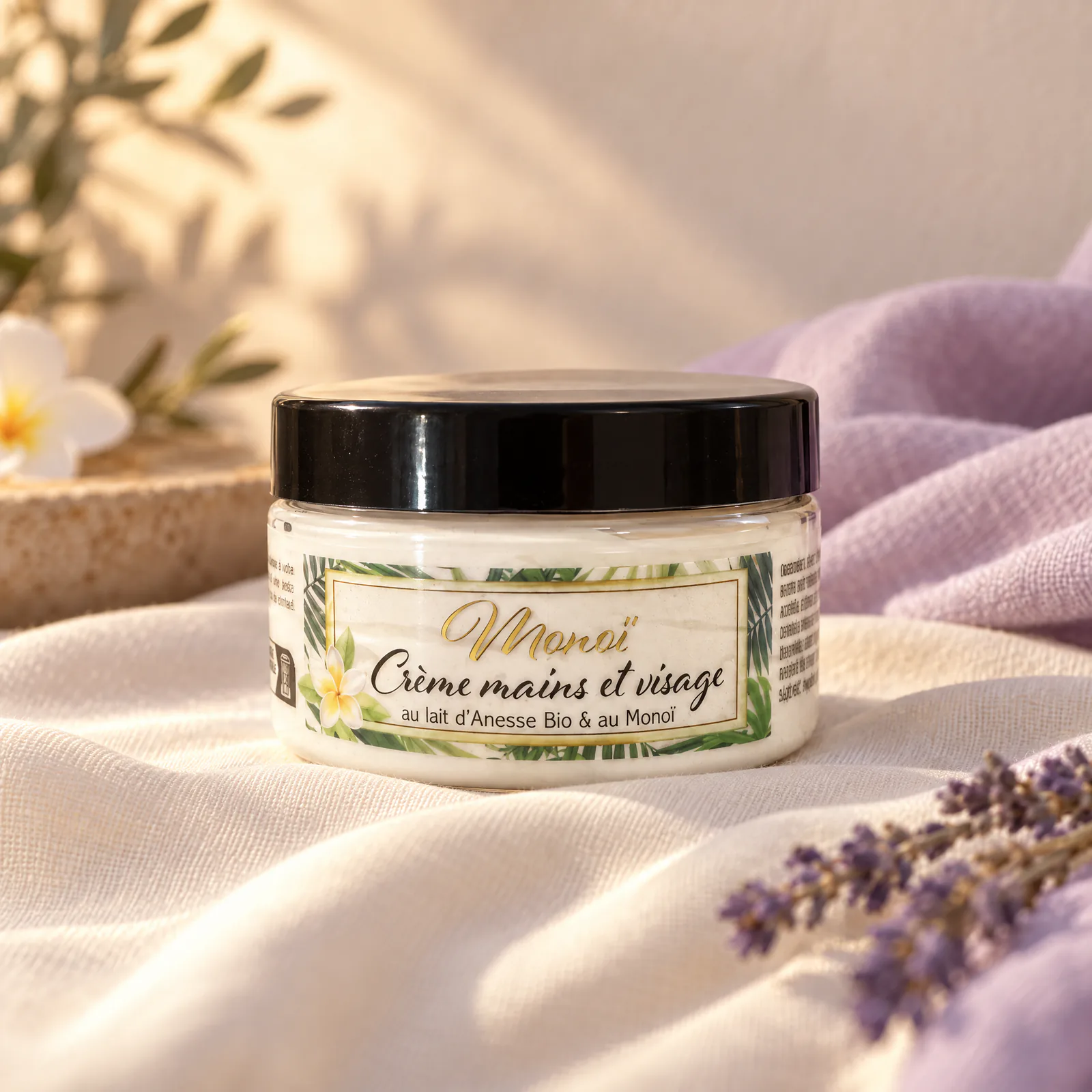 Pot de crème mains et visage au monoï et au lait d’ânesse bio, couvercle noir